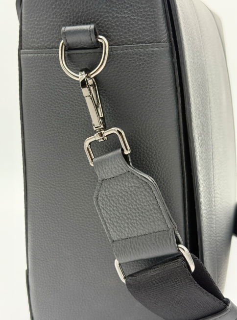 Holiday Pre-Order: Milano Messenger – Nero (Limited Edition)