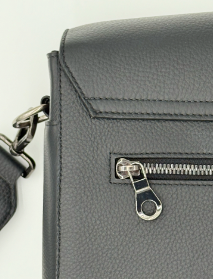 Holiday Pre-Order: Milano Messenger – Nero (Limited Edition)